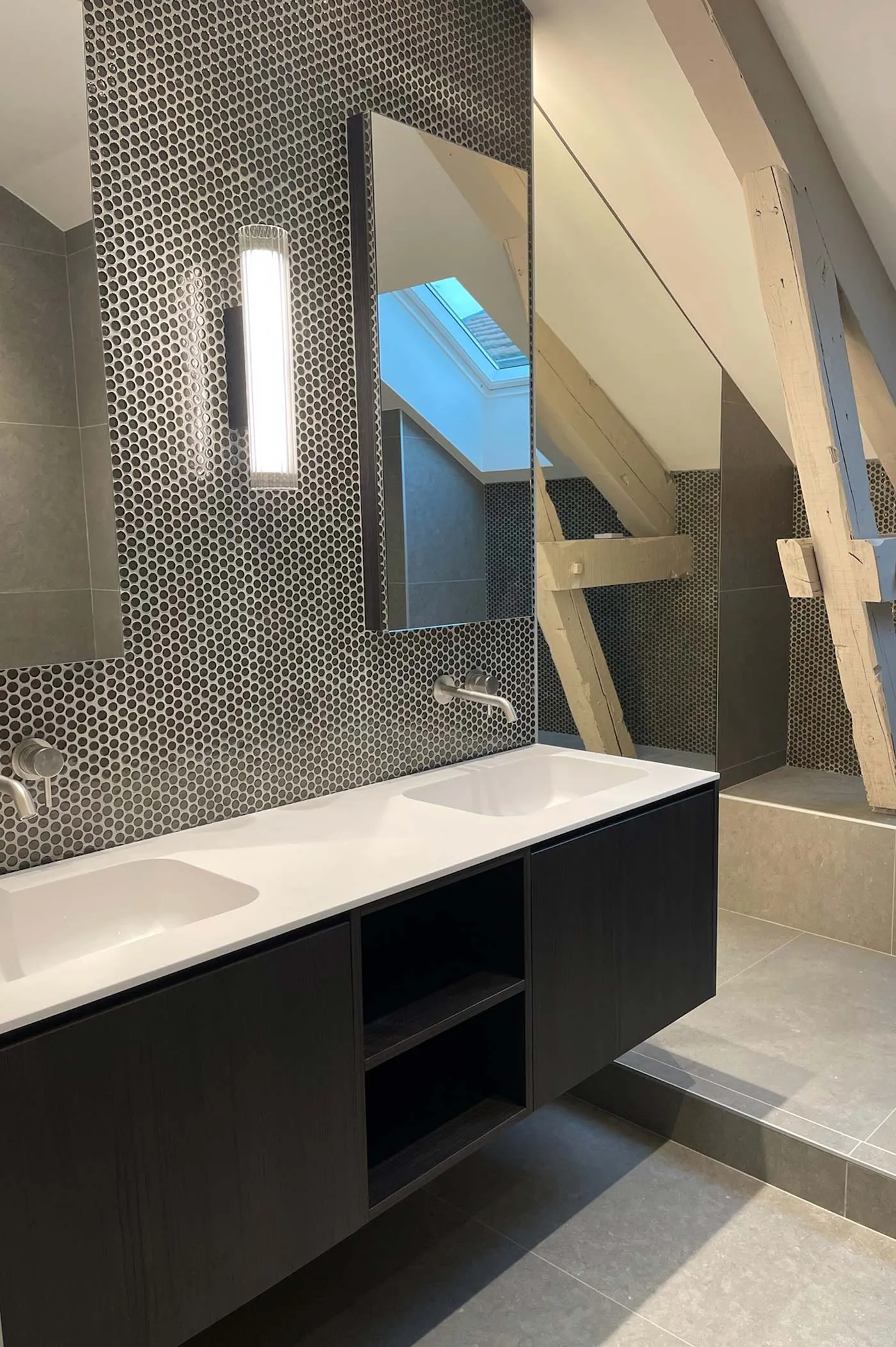 Sous les Toits — 15