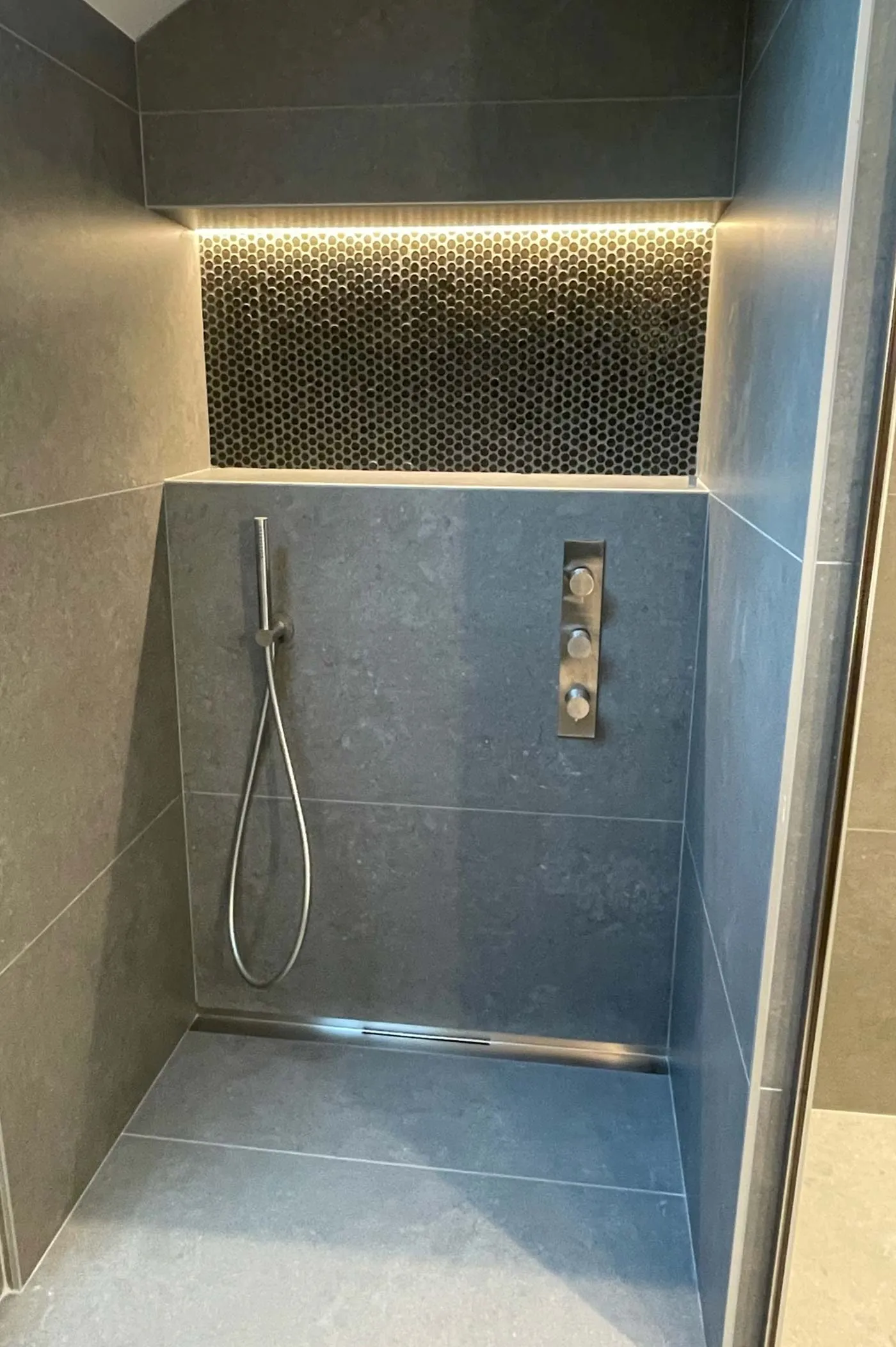 Sous les Toits — 16