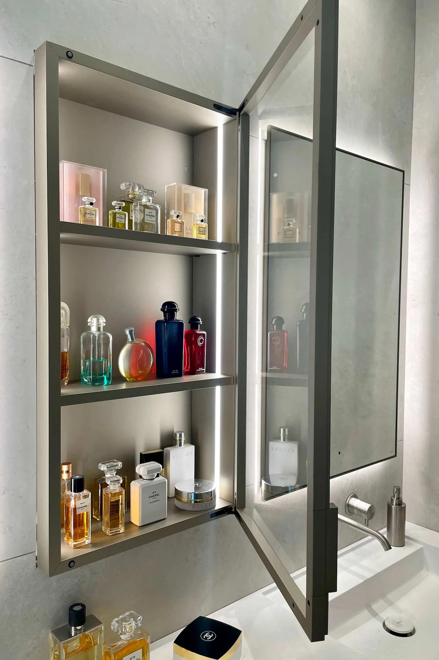 Subtils Détails N°2 — 14